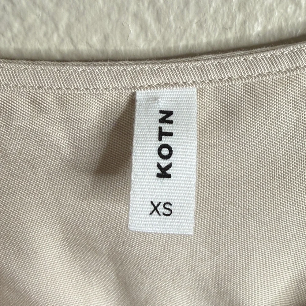 KOTN long sleeve button down big pockets blouse cream XS EUC